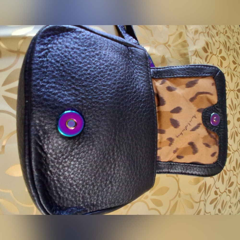 🔥NEW Aimee Kestenberg Black Leather Wristlet Crossbody Iridescent Zipper - Picture 7 of 15